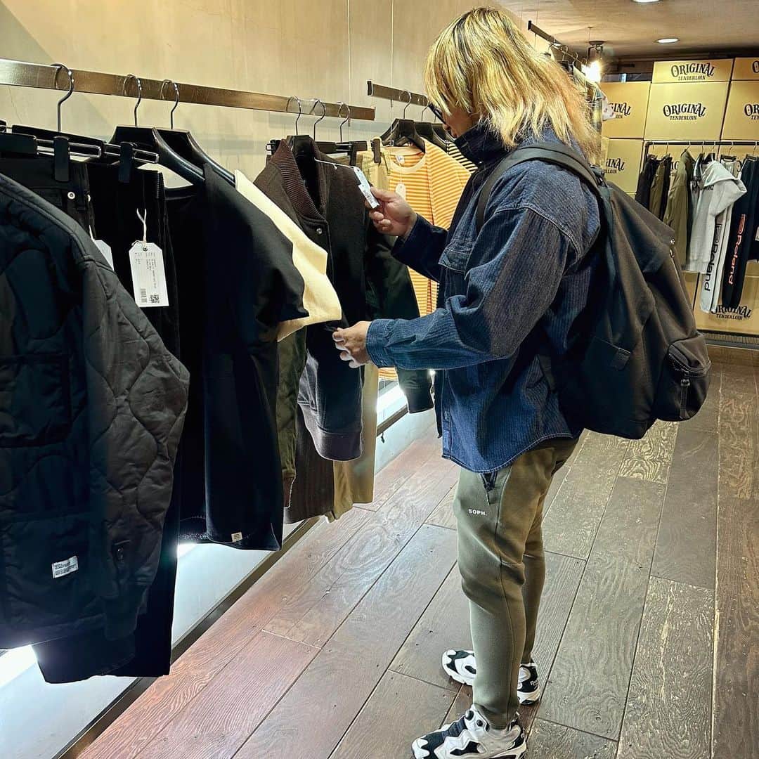 棚橋弘至のインスタグラム：「#盛岡 #DETOROA   さっき、ここで買ったデニムジャケットを、もう着ているという可能性はある。」