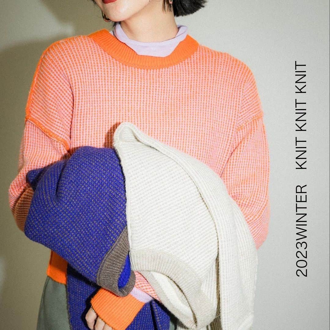 のインスタグラム：「_ 10/6(金) 店頭販売START!!🛍️  KB37-22J160 バイカラーリバーシブルニット  ¥8,250 taxin PINK MIX/BLUE MIX/IVORY MIX」