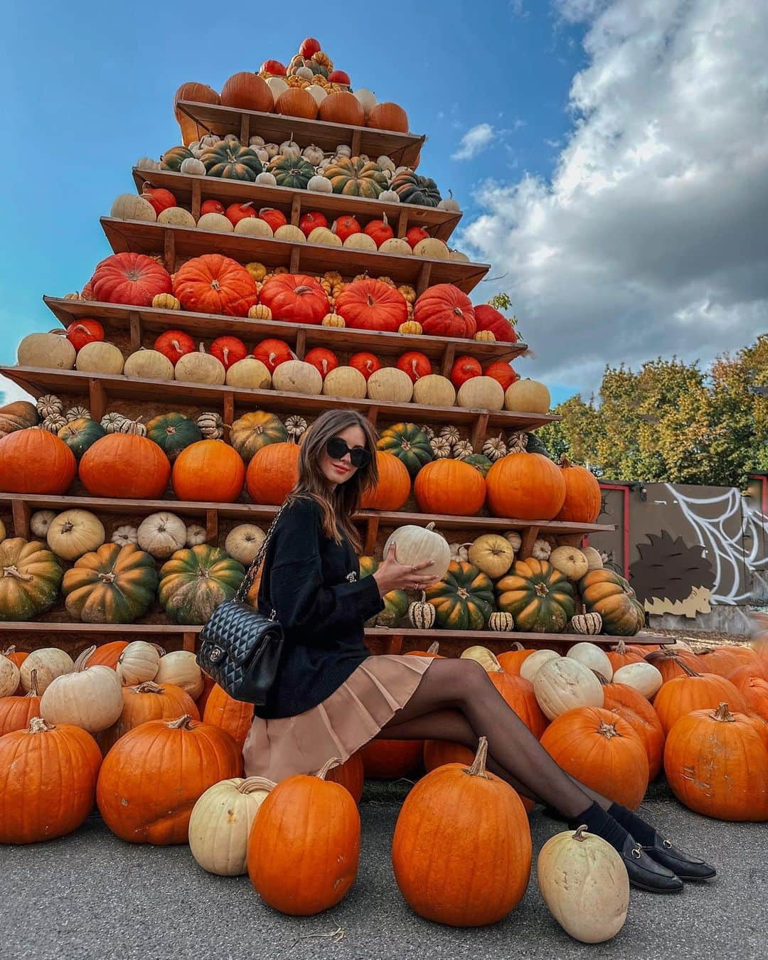 バーボラ・コディトヴァさんのインスタグラム写真 - (バーボラ・コディトヴァInstagram)「Autumn is here and I love this simple, transitional look from @shein_official @shein_us 🍂🍁 The search ID of the items I am wearing is 14404374 & 22570653. PS: you can get 15% off with “fashionin66” #SHEINforAll #loveshein #ad」10月2日 21時22分 - fashioninmysoul