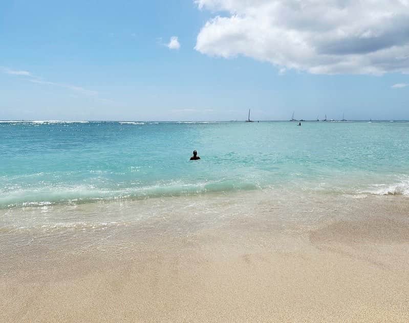 市川海老蔵 （11代目）のインスタグラム：「* That’s dot-looking thing is me there. Wanna surf🏄‍♂️ tomorrow💚✨  点みたいなの 私です。  明日はサーフィン🏄‍♂️したい💚✨  #市川團十郎白猿 #市川海老蔵 #海老蔵 #市川新之助 #成田屋 #歌舞伎 #歌舞伎座 #和 #舞台 #三千世界 #ABKAI #ABMORI #ebizoichikawa #ebizo #kabuki #thunderparty #theater #theaterarts #actor #kabukiactor #japan #classic #traditionaljapan #japaneseculture #japan_og_insta #performingarts」