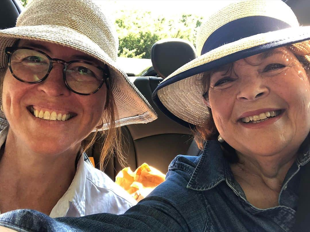 アイナ・ガーテンのインスタグラム：「Thelma & Louise in a Mini convertible!  Happy Birthday @katewtyler to the most amazing best friend any girl could ever hope for!  Smart, generous, thoughtful, and screamingly funny.  I love you. ❤️❤️❤️❤️」