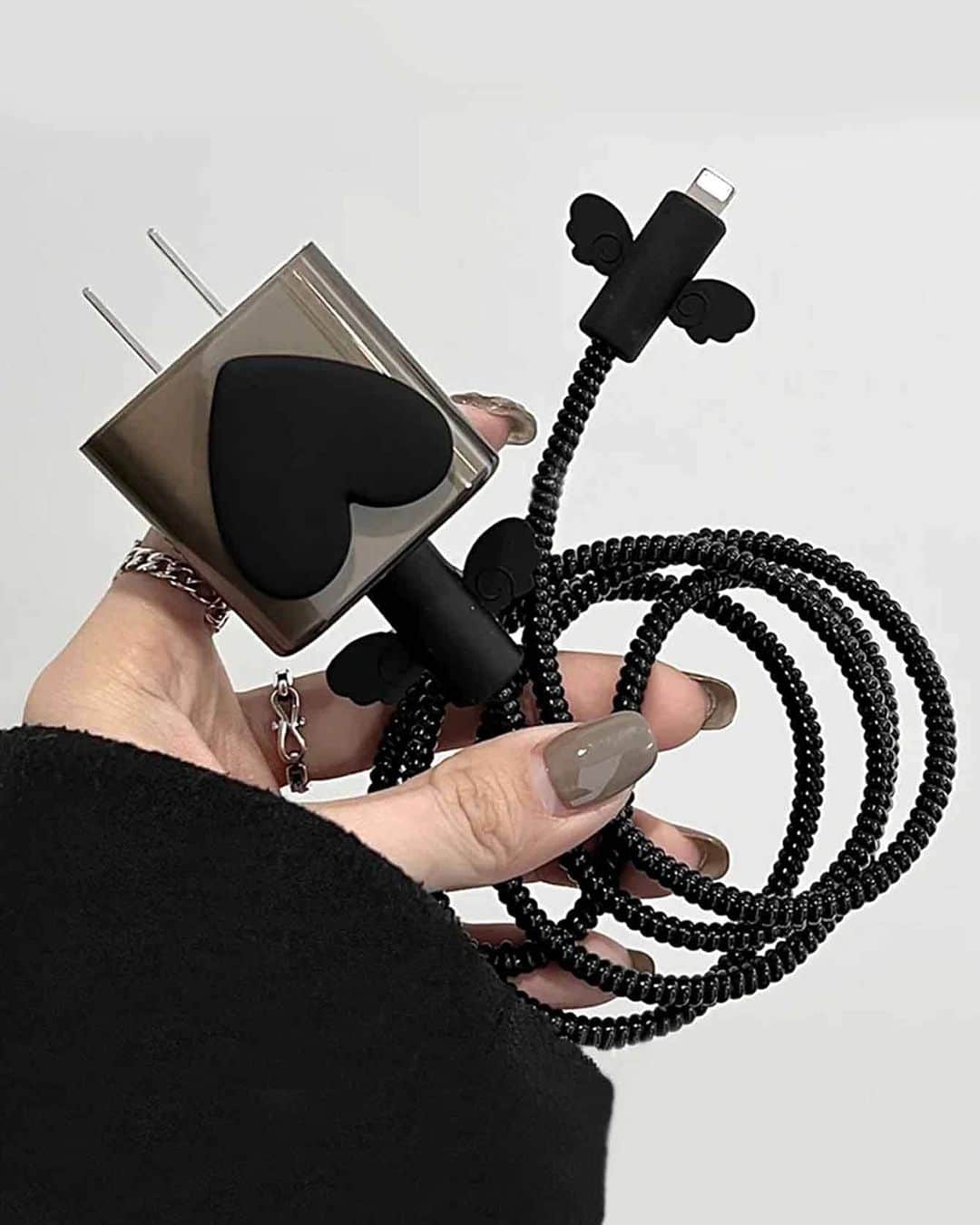 SHEINさんのインスタグラム写真 - (SHEINInstagram)「Protect your tech but make it CUTE 🤩🔌 Drop a 🌼🖤 or 🍍 in the comments for the plug & play case that'd get you wired & inspired 👇  🔎20377828 16754529 19291758  #SHEIN #SHEINforAll #SHEINstyle #fashion #chic #saveinstyle」10月2日 21時30分 - sheinofficial