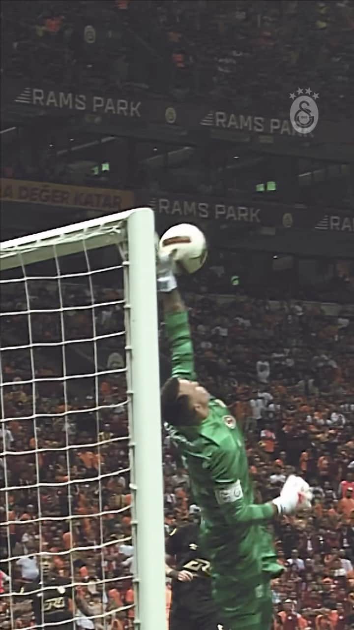フェルナンド・ムスレラのインスタグラム：「Kaptan uçuşta! 🧤」