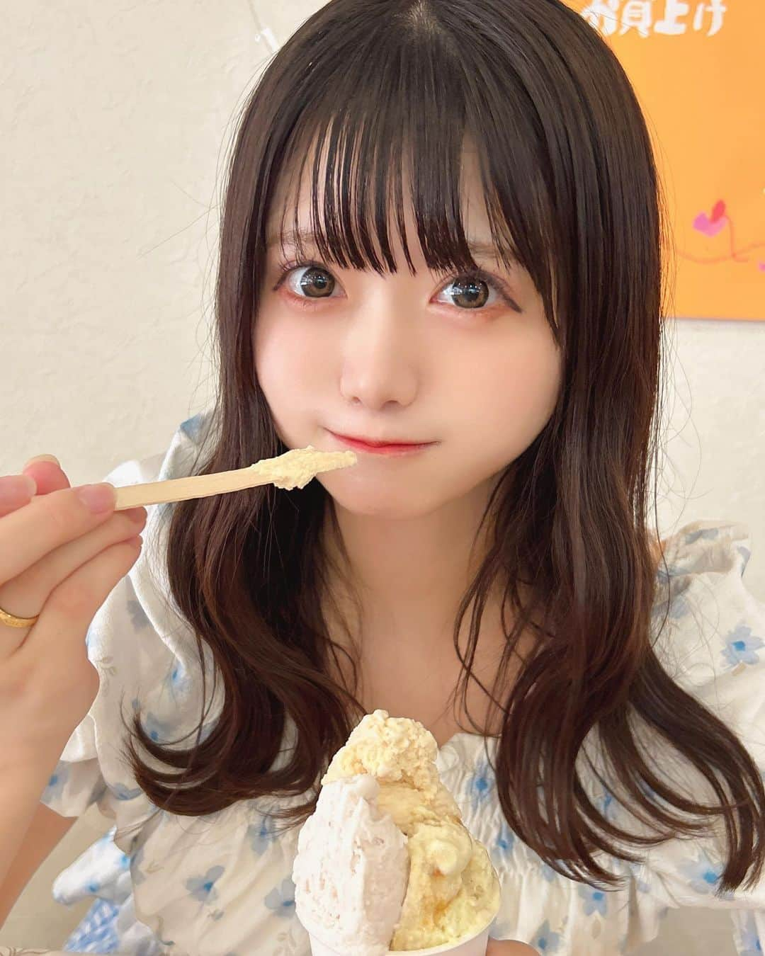 原田珠々華のインスタグラム：「🍨♡  山形で食べたジェラート♡  おいしかった〜🫶🏻夏ももう直ぐ終わっちゃうね🥺  来年の夏も一緒にいれるかな？   #虹のコンキスタドール  #虹コン  #黒髪  #黒髪女子 #japanese  #japanesegirl  #japaneseidol  #girl #idol  #ミディアムヘア  #地下アイドル #偶像  #偶像练习生  #雰囲気好きな人いいね  #いいね返し  #ハーフツイン #ロリ #自撮り女子 #山形グルメ #山形 #山形観光 #山形カフェ #ジェラート」