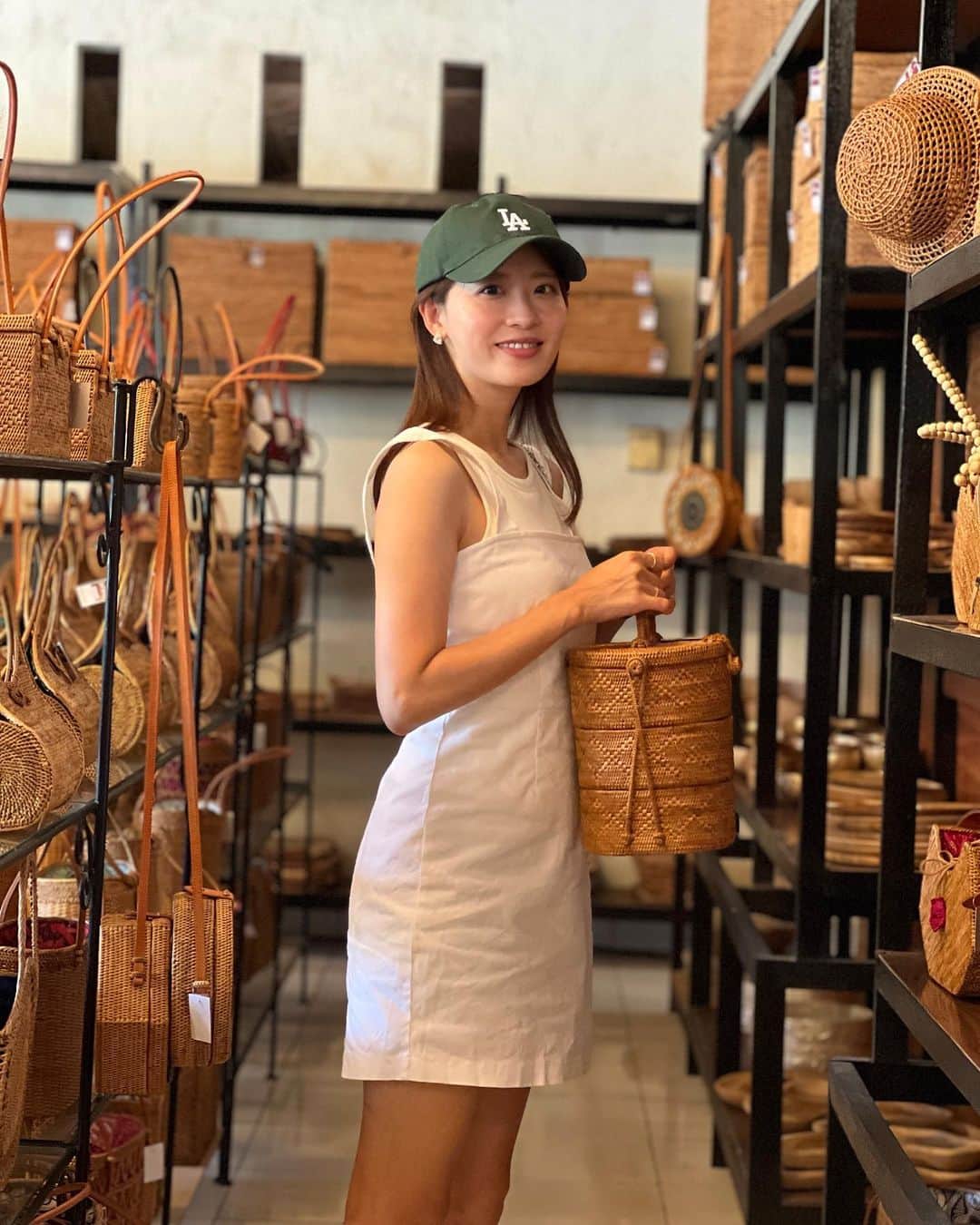 のインスタグラム：「* 職人さんが手編みする工芸品✨  ところどころ、つやんとしたアメ色で 使うたびに燻された香ばしい香りが お家に漂います…☺️💭  #大人の社会科見学 #伝統工芸 #伝統工芸品 #旅行  #旅行コーデ #旅行好きな人と繋がりたい #旅行記  #✈️ #travelgram #travelphotography  #日本テレビ #日本テレビアナウンサー #アナウンサー #郡司恭子」