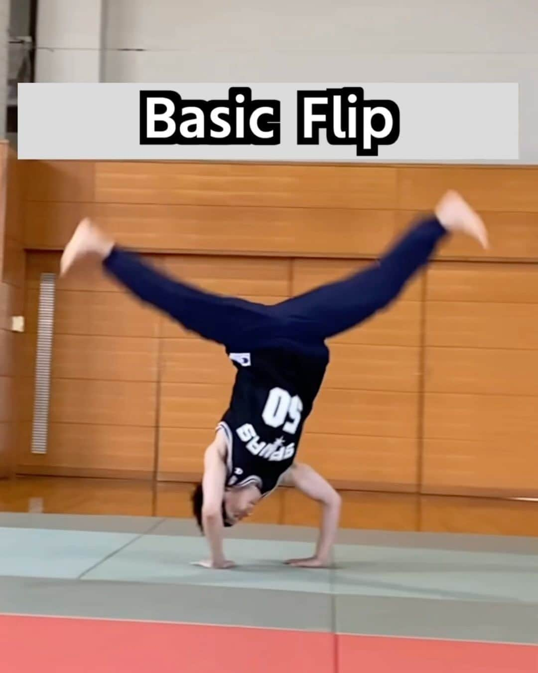 SNACK（野村直）のインスタグラム：「Basic Flip for Beginner Let's challenge everyone!! 【 #snackskillcollection 】 ㅤㅤㅤㅤㅤㅤㅤㅤㅤㅤㅤㅤㅤ ㅤㅤㅤㅤㅤㅤㅤㅤㅤㅤㅤㅤㅤ follow me!! @bboysnack  ㅤㅤㅤㅤㅤㅤㅤㅤㅤㅤㅤㅤㅤ 1.Hand spring 前方転回 2.Round off ロンダート 3.Cartwheel 側転 4.Back hand spring バク転 5.Back flip バク宙  Please storys share ㅤㅤㅤㅤㅤㅤㅤㅤㅤㅤㅤㅤㅤ ㅤㅤㅤㅤㅤㅤㅤㅤㅤㅤㅤㅤㅤ 経験者から中級者向けの基礎技コレクション アクロ得意な人は全部できるはず ㅤㅤㅤㅤㅤㅤㅤㅤㅤㅤㅤㅤㅤ ㅤㅤㅤㅤㅤㅤㅤㅤㅤㅤㅤㅤㅤ #acrobat #gymnastics #tricking #cartwheel #roundoff #handspring #backhandspring #backflip #側転 #片手側転 #ロンダート #前方転回 #転回 #バク転 #バク宙 2130月 231002」