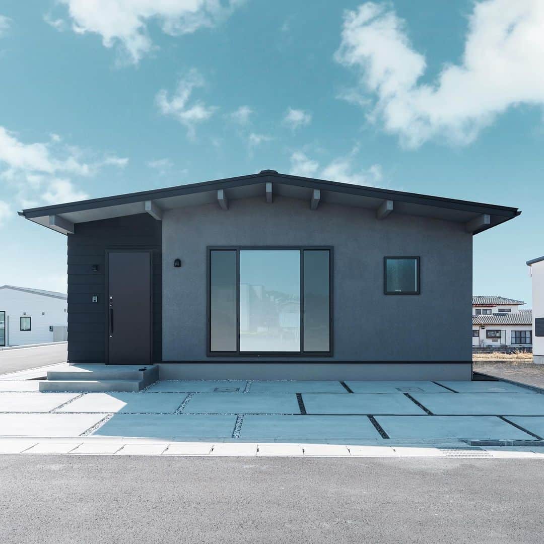 のインスタグラム：「・ comfortable life  最新イベント&店舗情報はプロフィールをチェック▽ @orangehouse_tokyo  各種サブアカウントはDMでのご質問も可能▽  🗼埼玉・東京・神奈川エリア @orangehouse_editors  @orangehouse_staff   🗻静岡エリア @orangehouse_shizuoka   #オレンジハウス #オレンジハウス静岡 #オレンジハウス東京 #新築住宅 #新築戸建 #新築マイホーム #住宅デザイン #リノベ #外観 #外観デザイン #オレンジストリート三保」