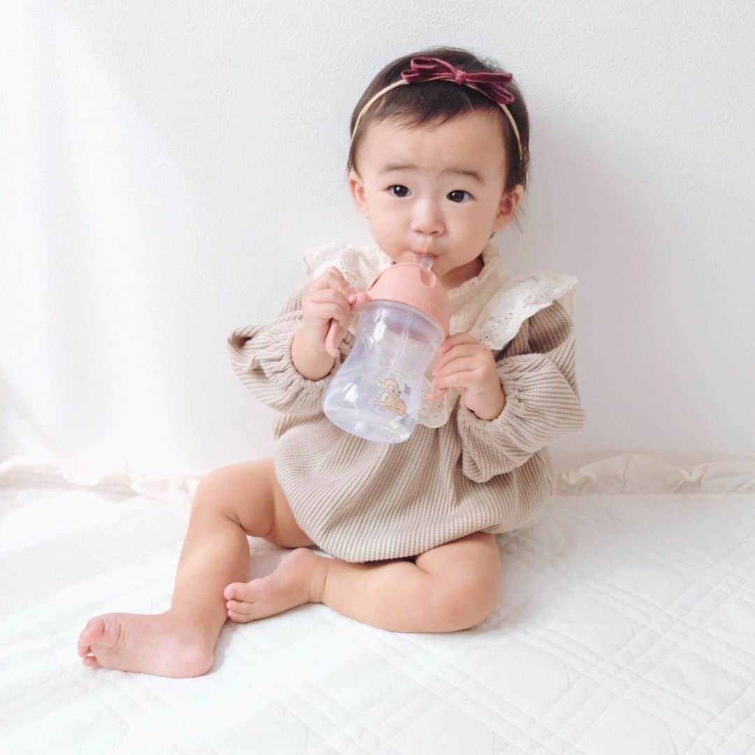 筒井萌子さんのインスタグラム写真 - (筒井萌子Instagram)「*  　この度 @bboxforkidsjapan samaにお声掛け頂き 　ずっと欲しいなぁと思っていただBambiの 　シッピーカップをgetしましたෆ 　ストロー先のオモリが蝶々🦋になってて可愛いꕁ  .  　実は出産祝いで友達にシッピーカップ 　color→(tuttifrutti)をもらって 　そのお陰で２日でストロー飲みが出来るようにෆ  .  　中のストローの先にオモリがついているから 　どの角度からでも飲む事ができて凄く便利𖦊 　食べ物が逆流しない仕組みにもなっていて 　飲み物も全然漏れないよ𓍯  .  　今まで使ったマグの中でダントツ使いやすくて 　機能性も優れていて洗いやすさも1番です！ 　これからも沢山愛用させて頂きますෆ 　素敵なご縁をありがとうございました𓍯  . 　#ビーボックス #bbox #bboxfamily #PR  　#ビーボックスのシッピーカップ #ストローマグ」10月2日 21時31分 - tsutsui.moeko.o