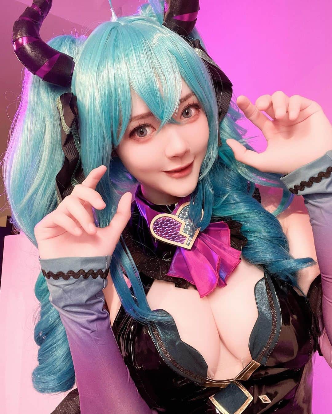 YingTzeのインスタグラム：「Hatsune Miku Little Devil 😈✨  It’s October which means there will be a lot of Halloween inspired content this month ! 🥵  p/s : Can’t wait to watch Saw X 😮‍💨」