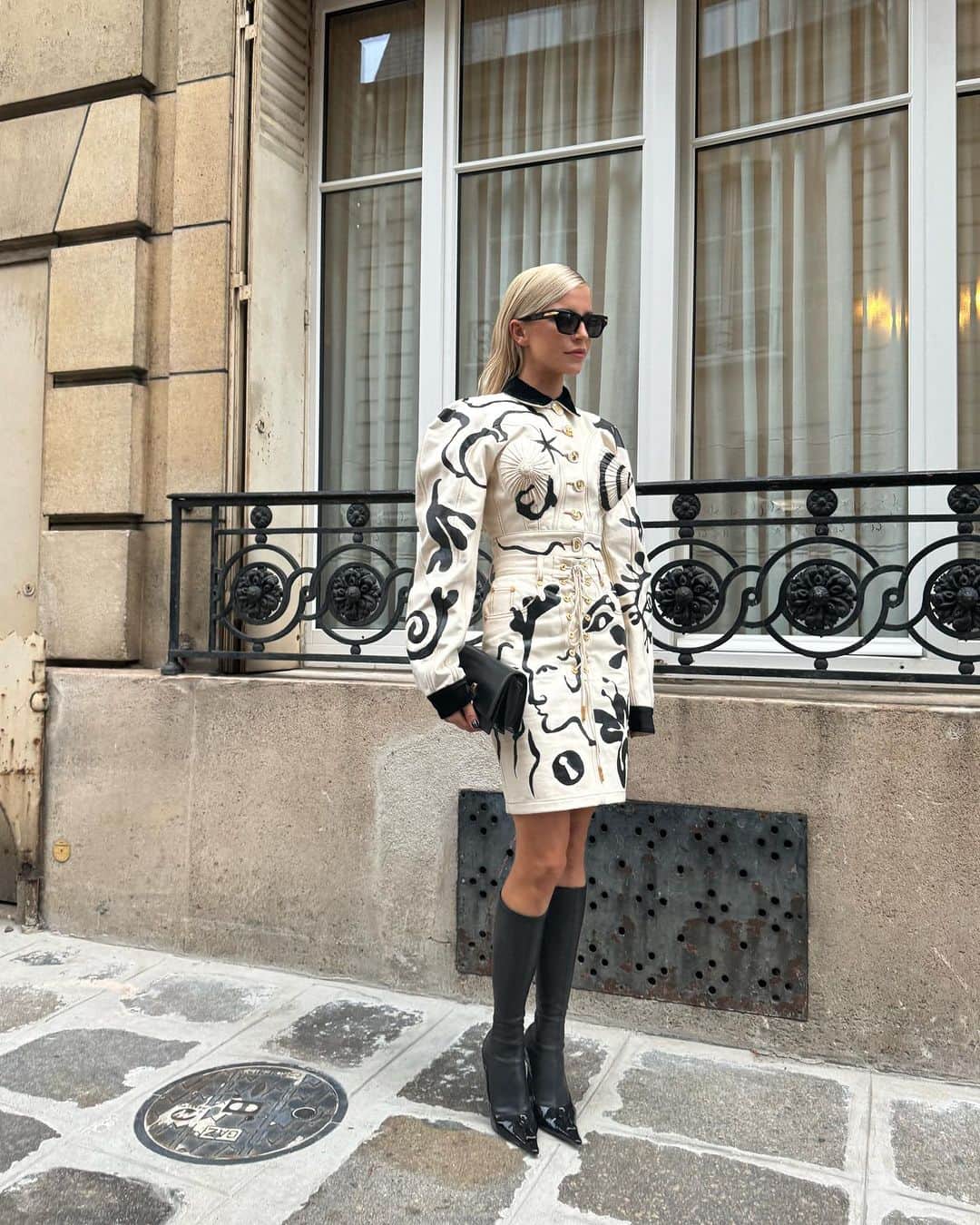 キャロライン・ダウルさんのインスタグラム写真 - (キャロライン・ダウルInstagram)「Anzeige // before, after and during the @schiaparelli show」10月2日 21時32分 - carodaur