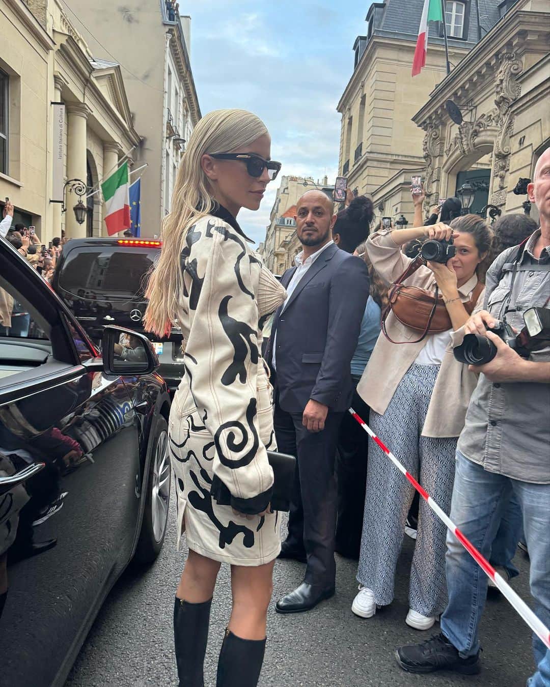 キャロライン・ダウルさんのインスタグラム写真 - (キャロライン・ダウルInstagram)「Anzeige // before, after and during the @schiaparelli show」10月2日 21時32分 - carodaur