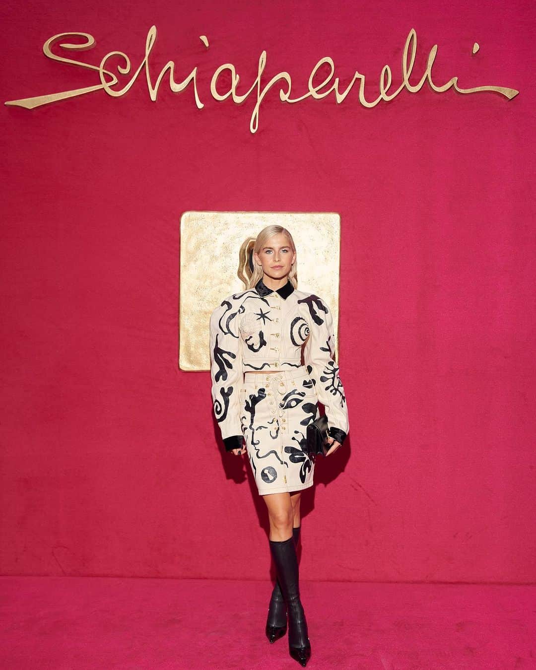 キャロライン・ダウルのインスタグラム：「Anzeige // before, after and during the @schiaparelli show」