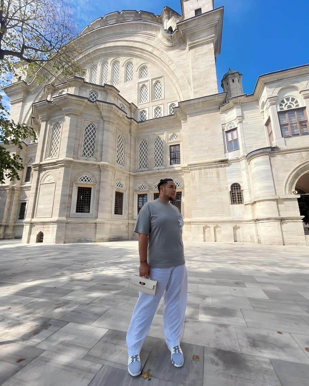 Ivan Gunawanのインスタグラム：「. Getting lost in the enchanting streets of Istanbul, where history meets modernity at every corner.  #IstanbulAdventures #IvanGunawan #IgunGoesToTurkiye #ExploreCity #Traveling」