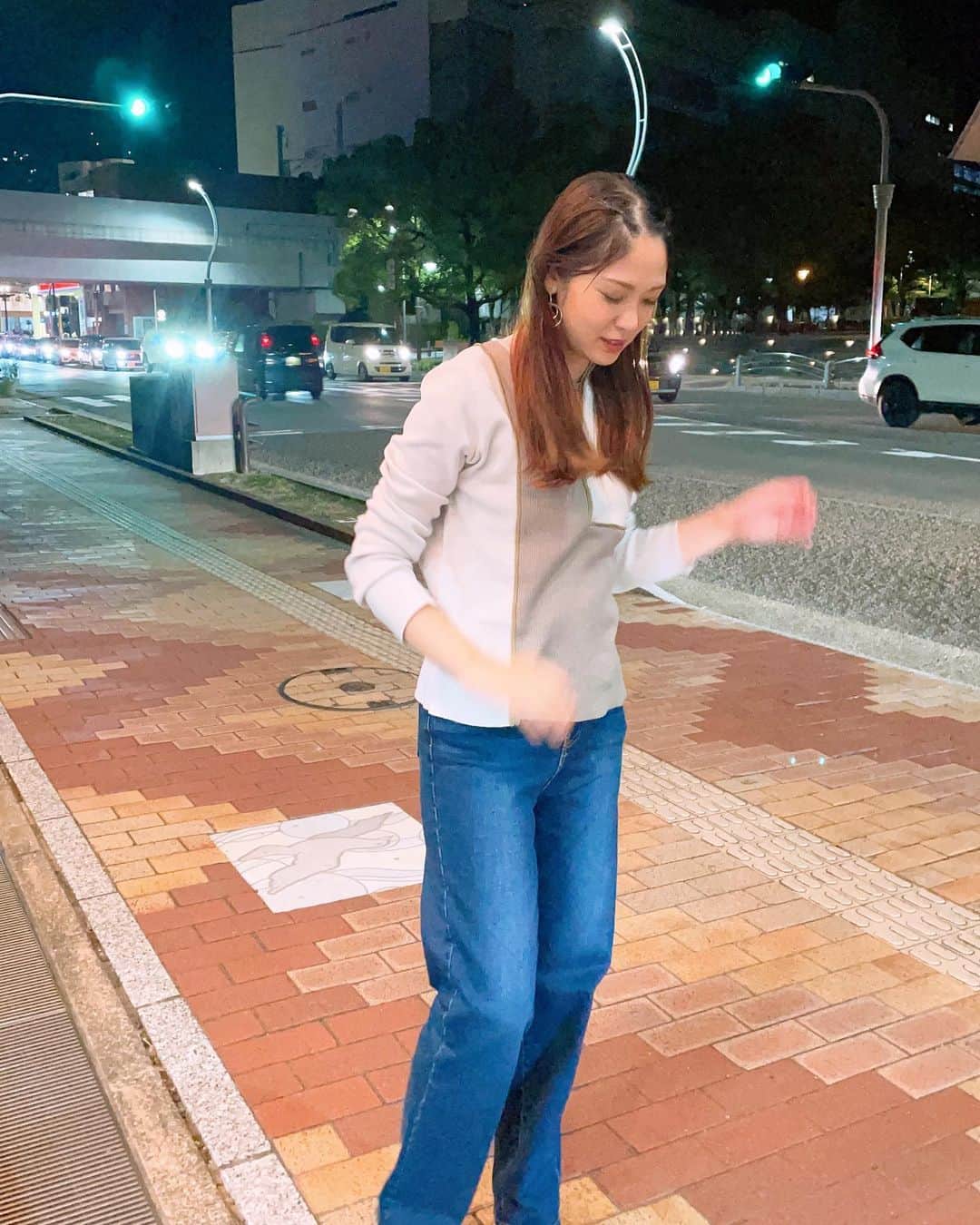 宮﨑真実のインスタグラム：「☁️ 今日の衣装...🤍  #デニムコーデ #デニムワイドパンツ #秋　#秋コーデ #秋ネイル #秋服 #秋服コーデ #ニット　#ニットコーデ #今日のコーデ #今日の服 #今日のコーディネート #長崎」