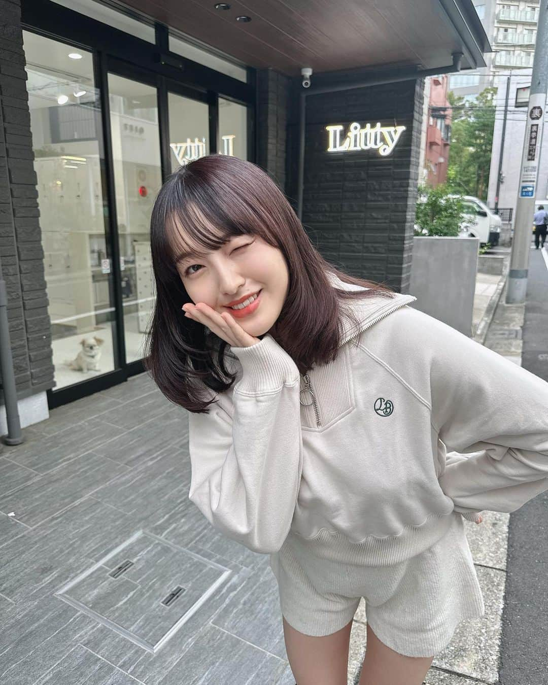 田島芽瑠さんのインスタグラム写真 - (田島芽瑠Instagram)「ヘアメンテ💇  秋っぽい柔らかいカラーにしてもらったよ🤎後ろにうつってるのは看板犬のゆきみちゃんです🐶♡  よくSNSに出てくるからグレイルのニットパンツ買ってみたらめっちゃよかった😂チクチクしないしロングブーツとの相性最高。私Mサイズ買ったんだけど、丈の長さもうちょい欲しいなーって感じだから162センチぐらいの人はLでもいいかも。でも全然Mでも大正解。最近色んな人の購入品紹介見てるけどみんな買ってる理由がわかった✌️いい買い物でしたん！」10月2日 21時35分 - meru_chan_official