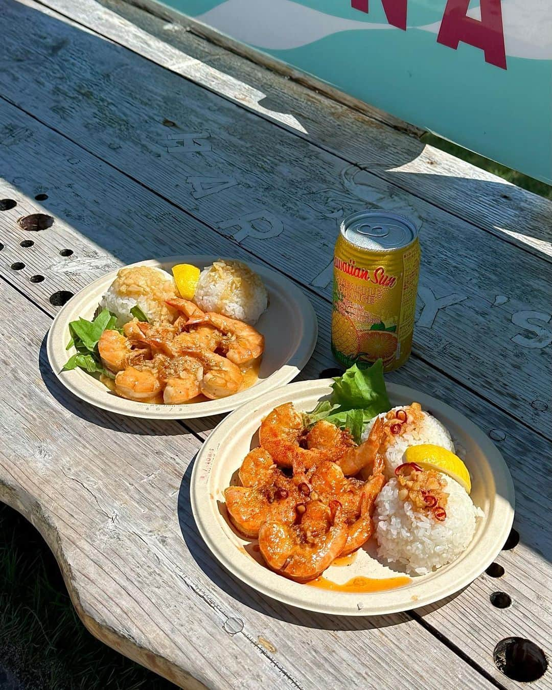 AYAKAのインスタグラム：「. @harrysshrimptruck 🦐💛 . #harrysshrimptruck #garlicshrimp ガーリックシュリンプ #シュリンプ #hawaiian #hawaiianfood #ハワイアンカフェ #沖縄カフェ #宮古島 #宮古島グルメ #宮古島グルメ #宮古島カフェ #宮古島ランチ #instalike」