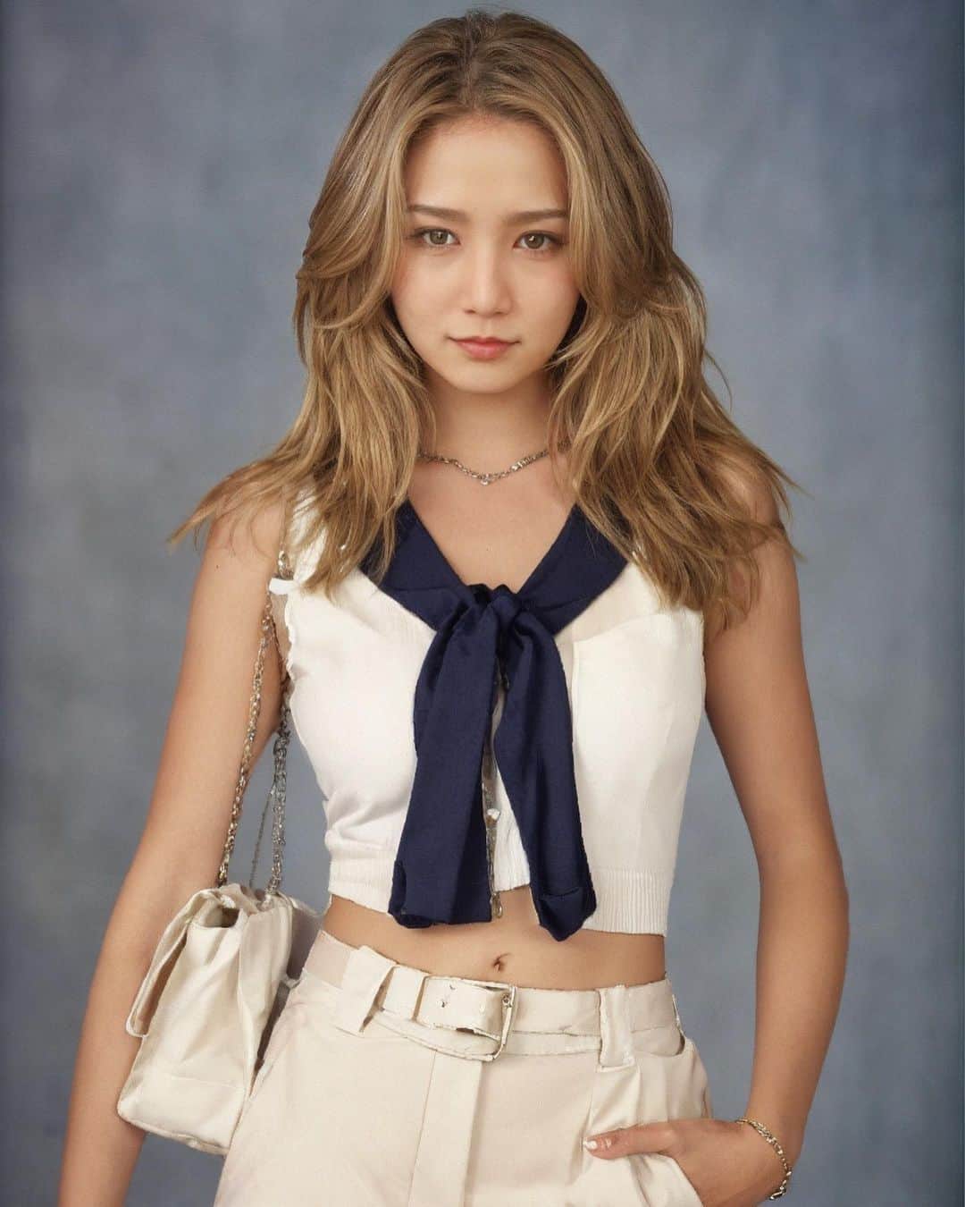 ミッチーのインスタグラム：「👩‍🎓  #yearbook  #woman #highschoolmusical」