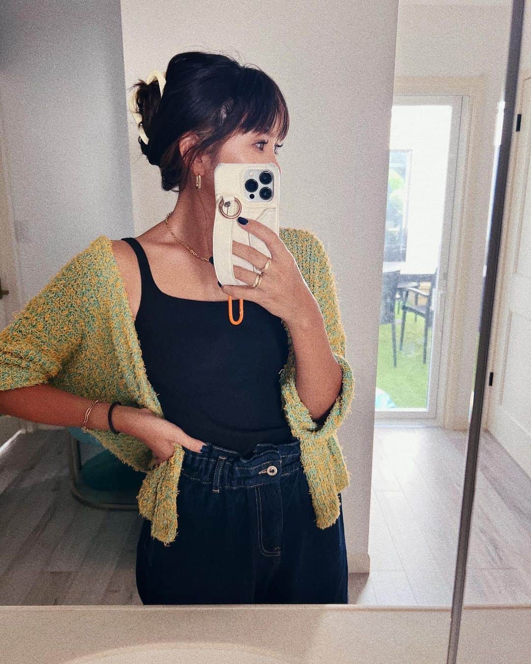 ᴄʜɪɪ➢sʜᴏᴘ@ʀᴇsᴏʀᴛᴄᴏʟʟᴇᴄᴛɪᴏɴ.ᴊᴘのインスタグラム：「... . 今日のふく  ユニクロのインナーに ZARAのデニム  カーディガンは何年も前のアウトレットで買ったやつ💛💚  カーディガン可愛くてずっと重宝してる😘😘  #ファッション#コーデ#今日の服#今日のコーデ#ママ#ママコーデ#ママファッション#プチプラコーデ#カジュアルコーデ#プチプラ#足元倶楽部#大人カジュアル#3児ママ#コーデ記録#着回しコーデ#160cm#韓国ファッション#産後#産後ダイエット#ZARA#ザラ#ザラジョ#ユニクロ#ユニクロ購入品#ユニクロコーデ#ザラコーデ#fashion#fashionblogger」
