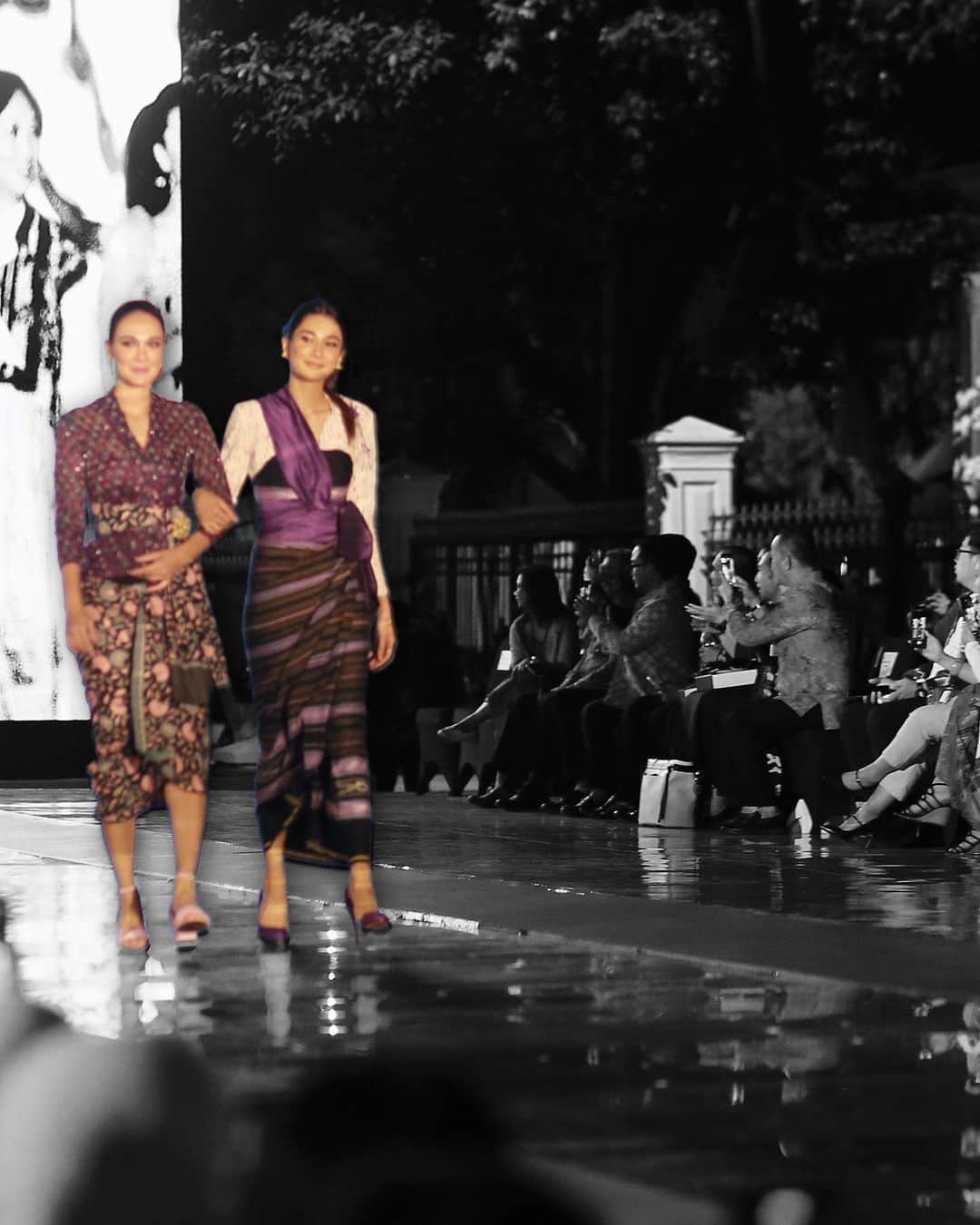 ルナ・マヤさんのインスタグラム写真 - (ルナ・マヤInstagram)「#IstanaBerbatik: A Symphony of Colors and Patterns💜💫  Selamat hari Batik Nasional! ✨🇮🇩  Make Up: @ryanogilvy Hair Do: @ardndut Outfit: @oscarlawalataculture Stylist: @hagaipakan Accessories: @tuloladesigns」10月2日 21時45分 - lunamaya