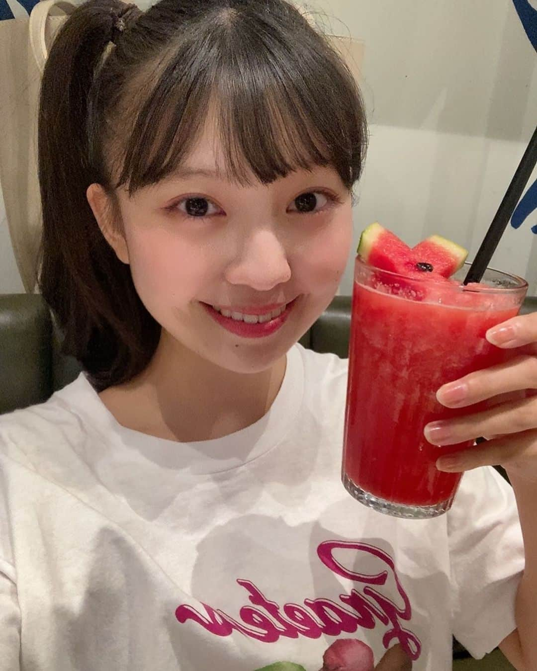 島倉りかさんのインスタグラム写真 - (島倉りかInstagram)「 ︎︎  タイ料理が恋しい🇹🇭  いちばん美味しかったのは スイカジュースとマンゴーとトムヤムクンとカニとパクチーとグリーンカレーです🫶  #タイ#Thailand #savoeyrestaurant  #BEYOOOOONDS」10月2日 21時45分 - rika_shimakura.official