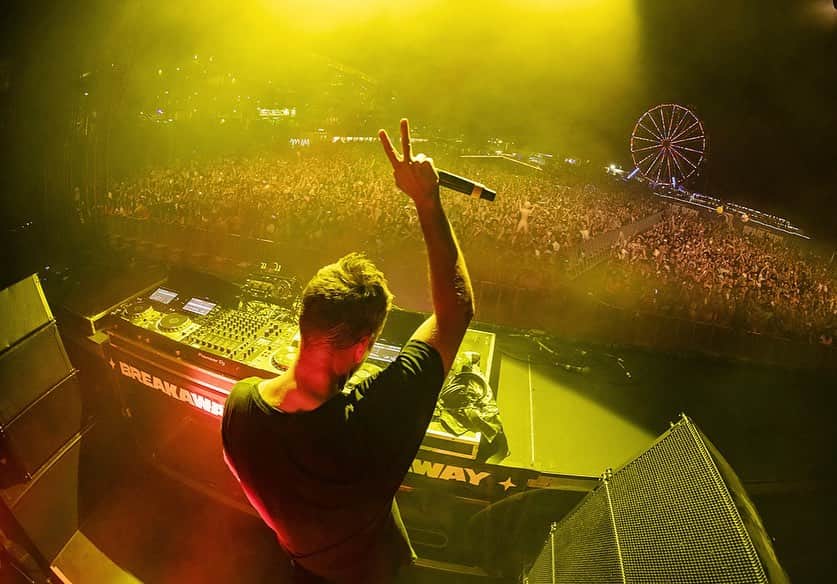 カスケイドのインスタグラム：「Watched the sunset from stage @breakaway fest in Charlotte North Carolina.  What an EPIC night!!! Thanks to all who came out for those sunset redux vibes. Immaculate!」