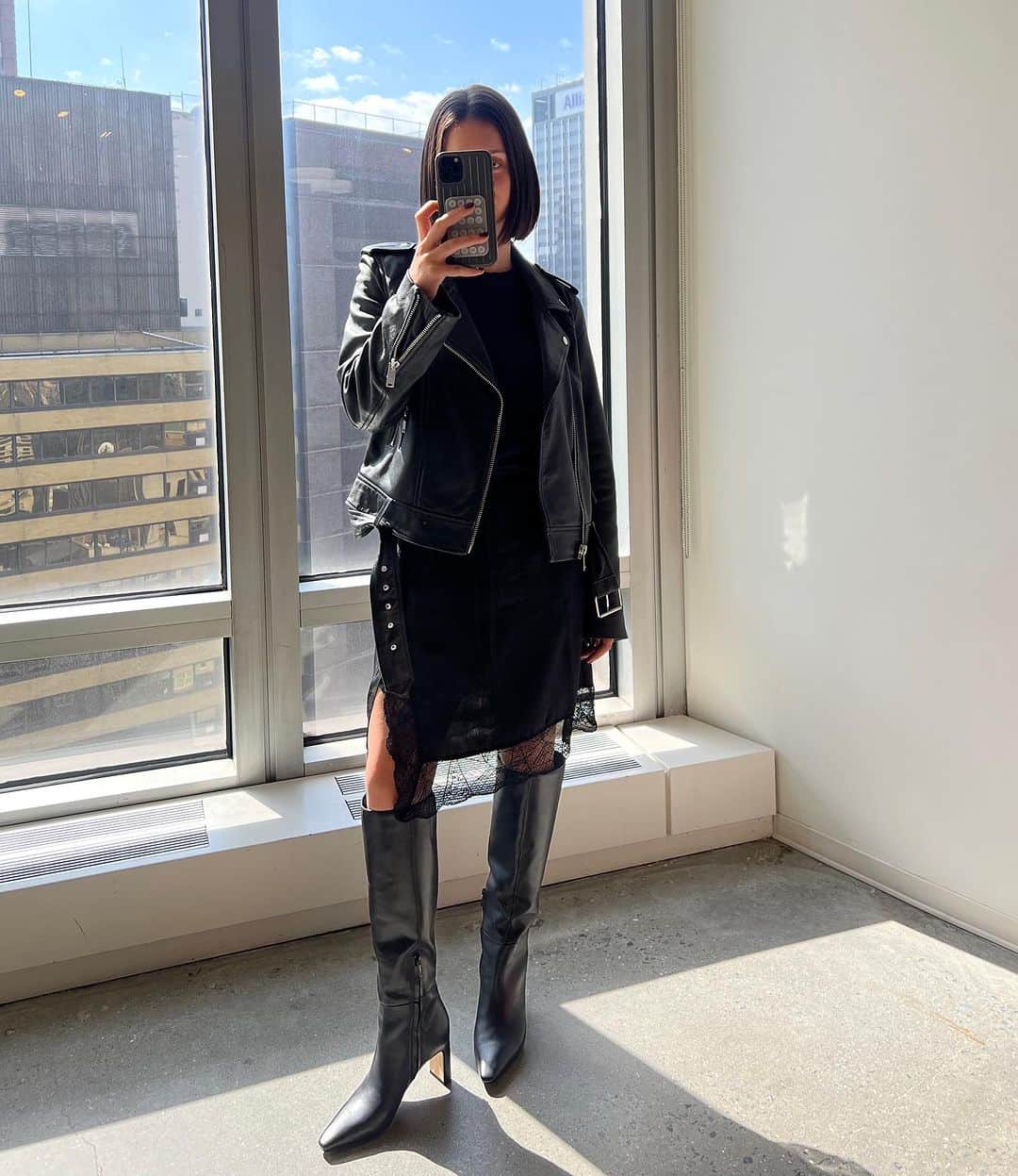 サムエデルマンのインスタグラム：「Pair a menswear-inspired jacket with a sleek heeled boot for ultimate Fall dressing   Tap to shop the Sylvia available in standard and wide-calf widths. #samedelman」