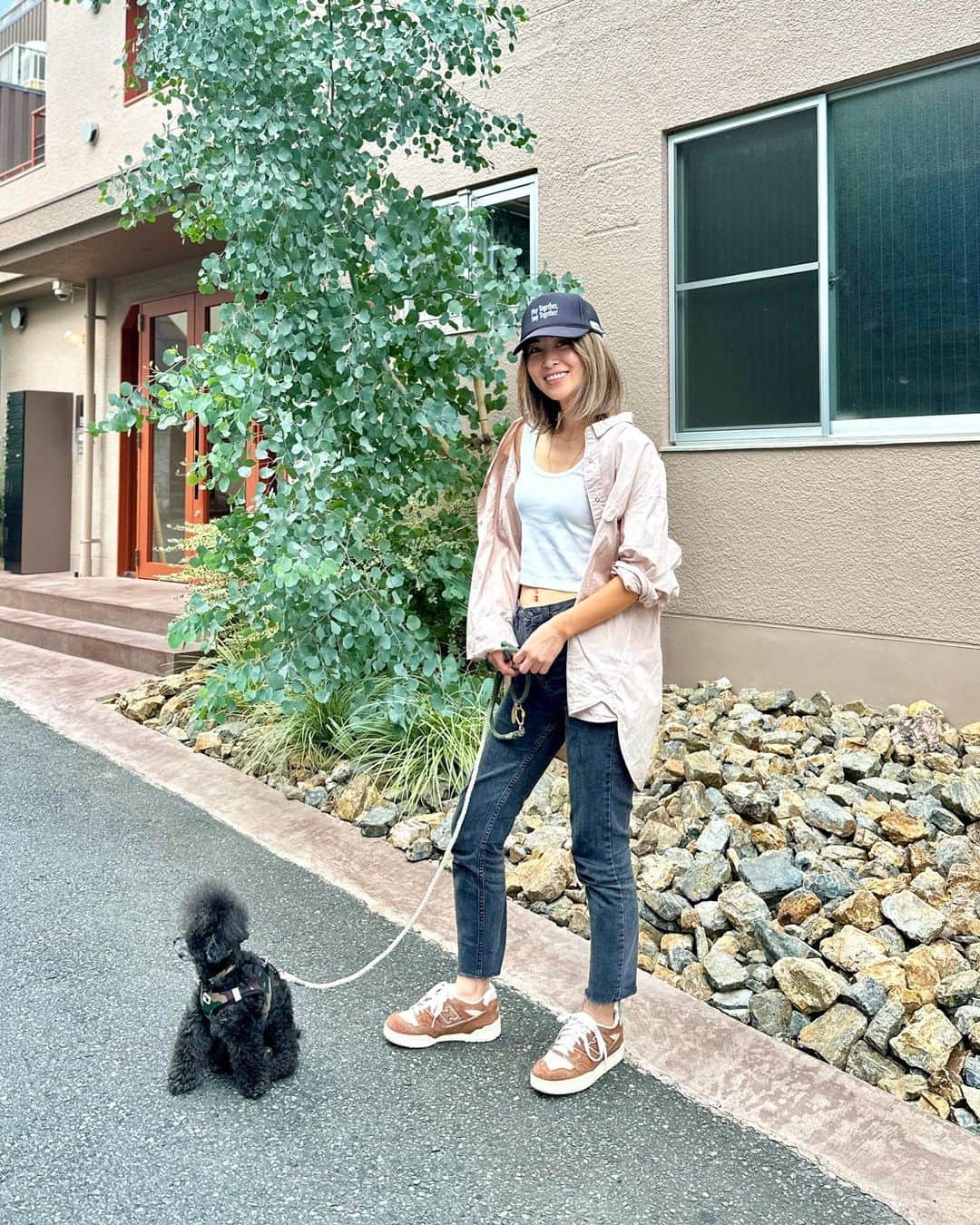 月本えりのインスタグラム：「口紅忘れたし、目薬も忘れた日🤣 ネイルは、可愛く仕上がった✨ @risa.ujunail いつもありがとう💅 @uju.nail.room    #ちいかわ #nail #footnail #beauty #fashion #ootd #autumnvibes🍁  #ちいかわネイル  #newbalance #sneakers」