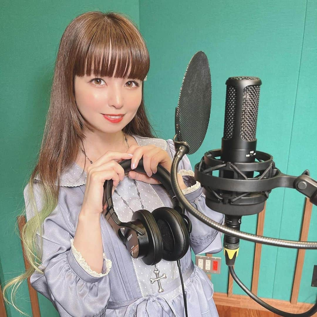 春奈るなのインスタグラム：「今日はとても素敵な企画のレコーディングをしてきました🥰 歌わせていただけることの幸せを噛み締めながら歌ってきたよ☺️✨ みんなにお届けできる日が楽しみ✨  そして今日、米倉千尋 @chihiroyonekura さんと初めてお会いさせて頂きました✨ 何度も楽曲を聴いたりカラオケで歌わせて頂いていた憧れのアーティスト様にお会いできて、ものすごく光栄で夢のようでした😭✨ 新曲の配信リリースおめでとうございます🎉 HIGHWAY STAR PARTYでご一緒させて頂けるのも本当に楽しみです💖  #recording  #highwaystar  #米倉千尋 @chihiroyonekura さん🥰」