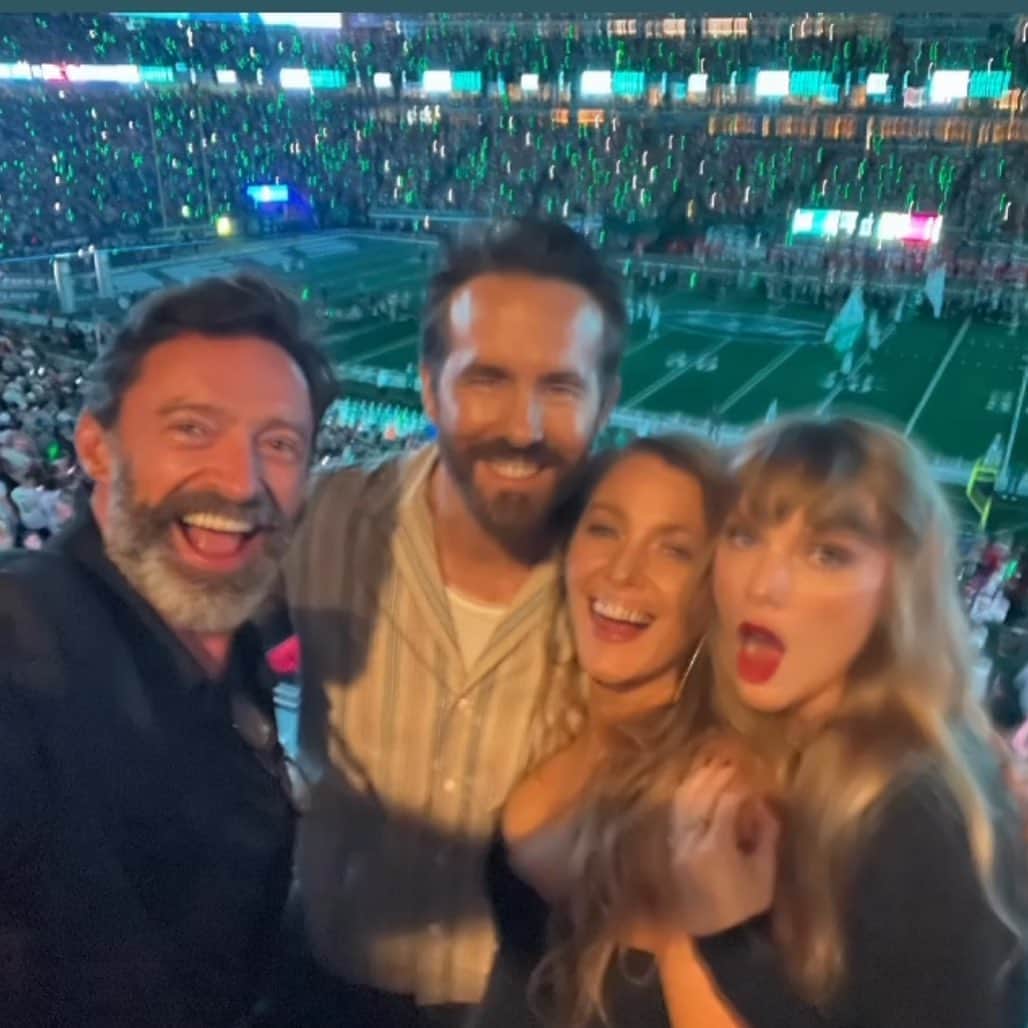 Just Jaredさんのインスタグラム写真 - (Just JaredInstagram)「Hugh Jackman snapped an epic selfie in Taylor Swift's NFL suite last night featuring Taylor, Blake Lively, and Ryan Reynolds. Tap this photo at the LINK IN BIO to see a few more celebrity selfies from inside the suite! #TaylorSwift #HughJackman #BlakeLively #RyanReynolds Photo: Hugh Jackman/Instagram」10月2日 22時04分 - justjared