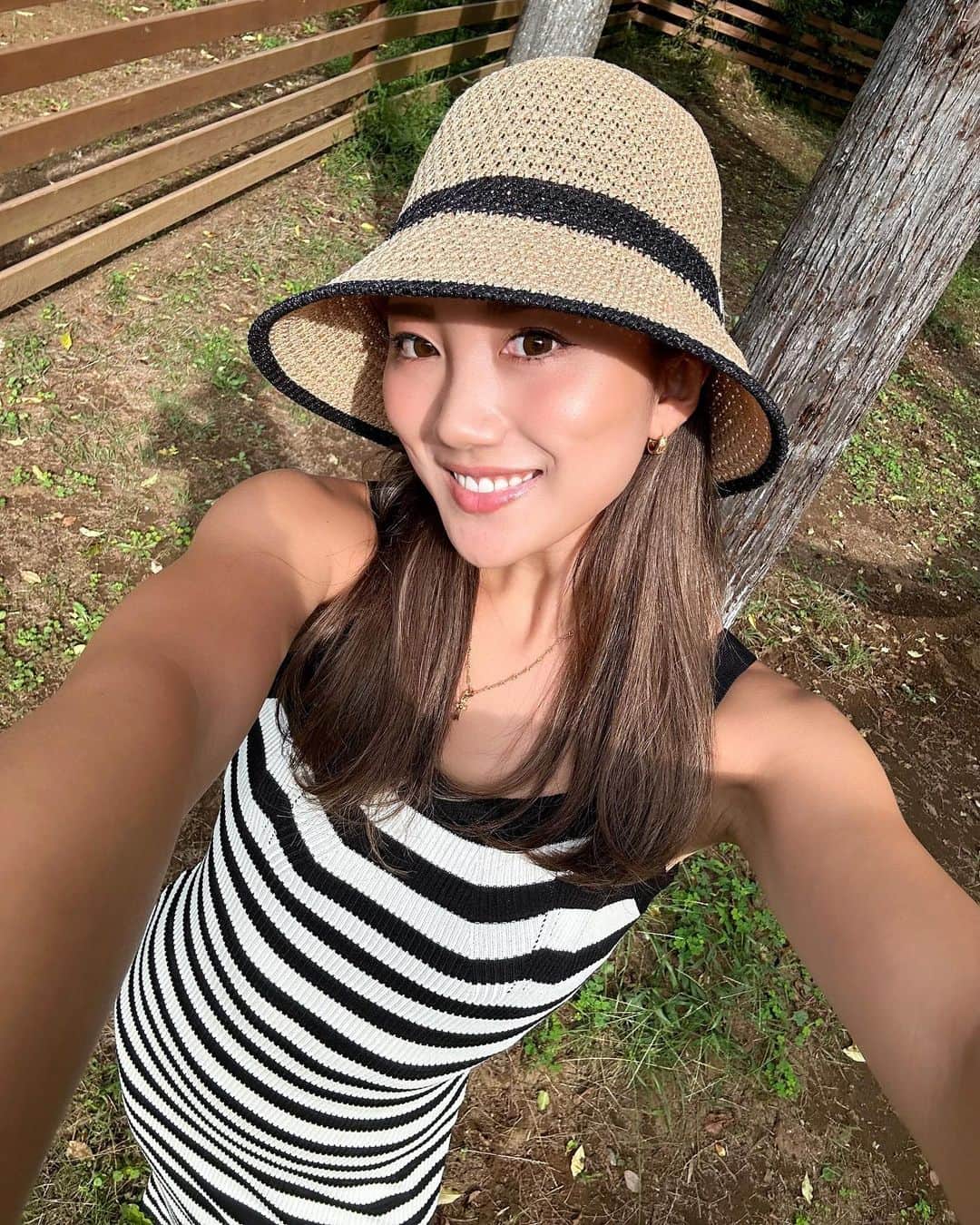 のインスタグラム：「ちゃんとこういう自撮りしてなさすぎたから太陽光に助けられながら久々自撮りしてみた☀️笑」