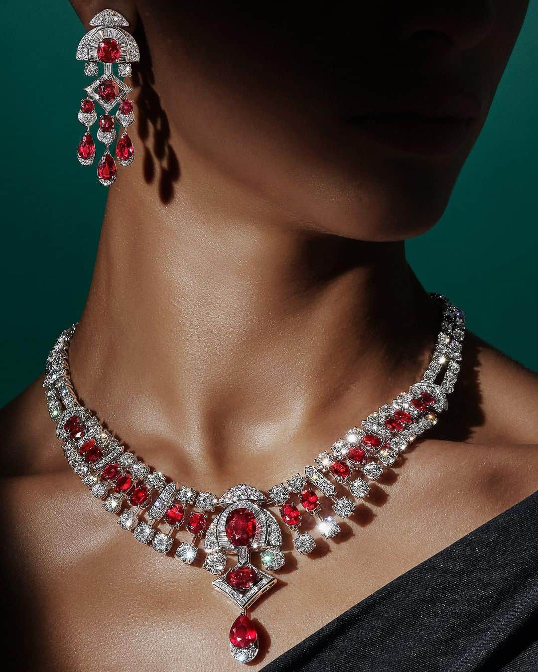 Graffのインスタグラム：「Enduring passion. Graff’s gemmologists, designers and master artisans work diligently with only the finest rubies to create Graff high jewellery. In the Tribal earrings, 19 carats of rubies are dramatically set alongside round and baguette cut diamonds, framing a richness of colour with a halo of diamond light.  #GraffDiamonds」