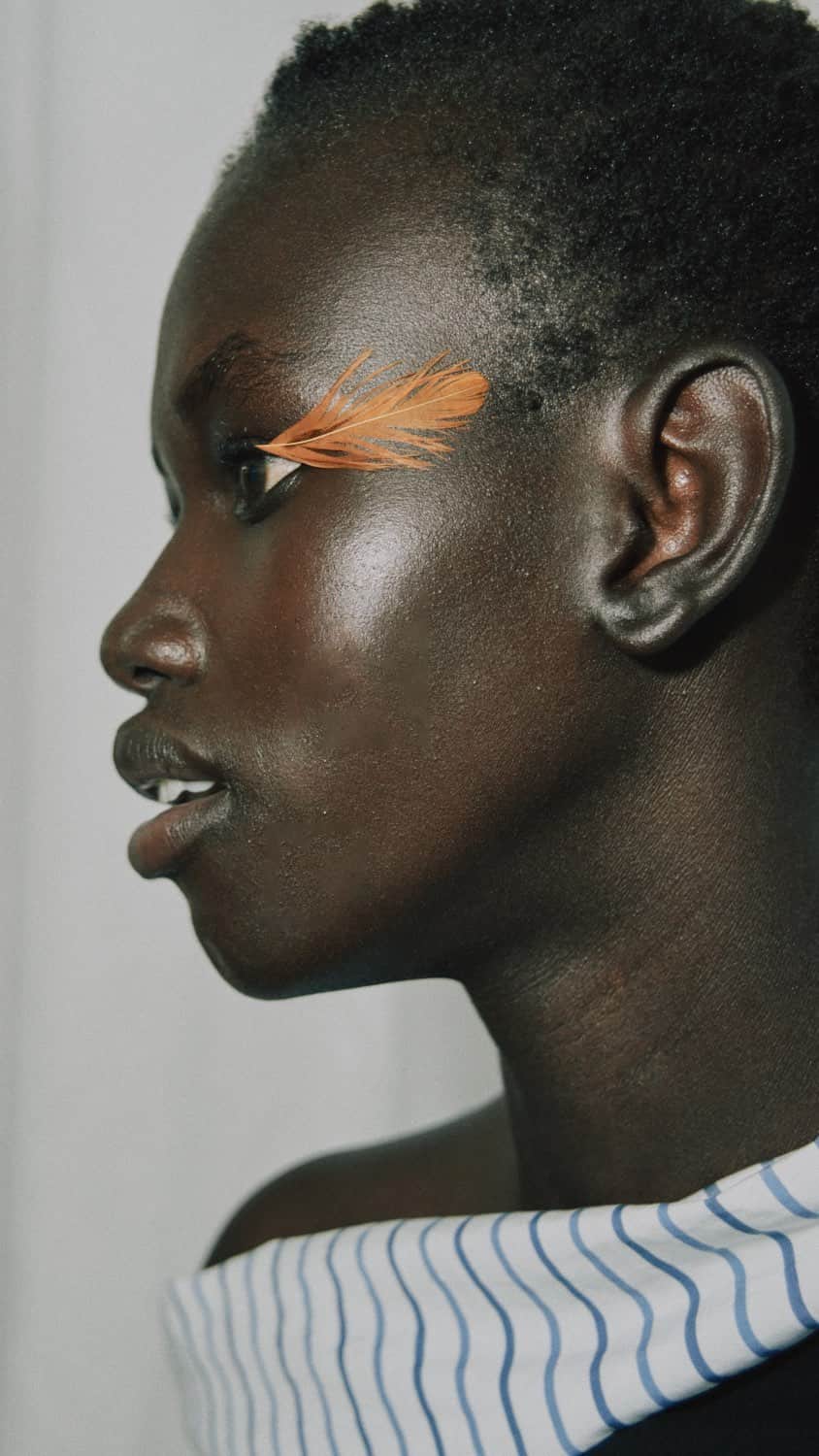 のインスタグラム：「WOMEN SPRING SUMMER 2024  Unfamiliar familiar.  Behind-the-scenes.  See more of the collection on driesvannoten.com  #DriesVanNoten #DVNSS24 #PFW」