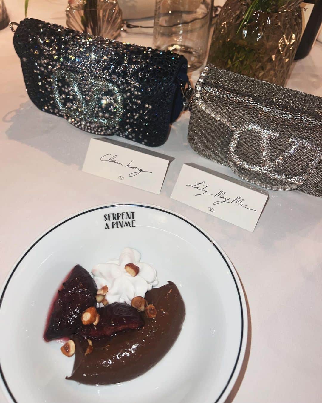 リリーマイマックさんのインスタグラム写真 - (リリーマイマックInstagram)「@maisonvalentino SS24 unveiling #ValentinoLÉcole a very sensual collection serving to highlight the body celebrating femininity & humanity #PFW」10月2日 22時00分 - lilymaymac
