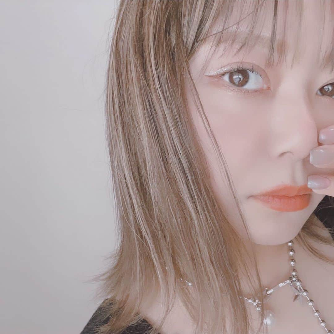 mmmaaakkkiiikkkoooさんのインスタグラム写真 - (mmmaaakkkiiikkkoooInstagram)「ナンバーエスのプロモーションに参加しています#PR  お家でサロン級ケア🌟 トリートメント効果をプラスオンする髪質補正発想のシャンプー @number_s_tokyo ✨✨  剥がれたキューティクルを補修しながら、植物オイルで保護フィルムを形成し、髪表面を包み込むことで、 日々のダメージから髪を守りうるおいを与えてくれる💛  "ファイバーハンス"配合で髪内部から 深刻化したダメージヘアもしっとりちゅん💛  香りもお気に入り🌟 詳しくは @number_s_tokyo からチェックしてみて下さい🏷️ . . .  #ナンバーエス #髪質補正発想ケア #髪骨格シャンプー #numbers_pr」10月2日 22時03分 - mmmaaakkkiiikkkooo