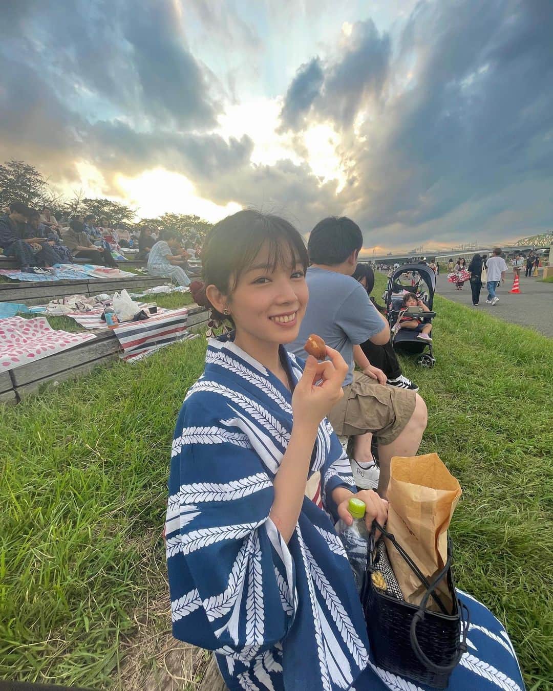 傳彩夏さんのインスタグラム写真 - (傳彩夏Instagram)「9月の終わりだけど浴衣着れたんだ~ 音ハメの花火すごかったなぁ、🎆」10月2日 22時13分 - denayaka