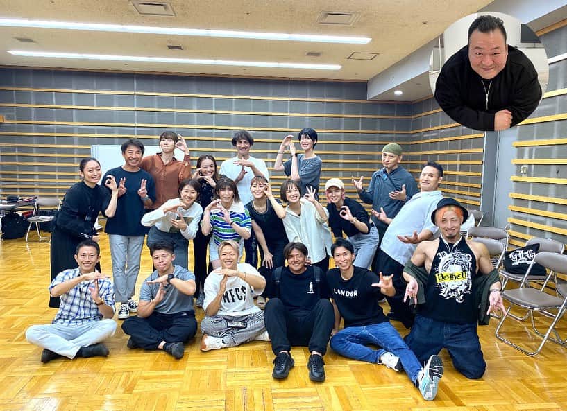 のインスタグラム：「オールスター合唱バトル‼️ 今日は最後の練習でした🙆‍♀️ 後は本番を待つばかり😳😳😳  本当このメンバーは仲が良くて毎回楽しい練習なのですが、今回は期間中にお誕生日を迎えたこともありお祝いまでしてもらいました🥹🙏🎵  先生方もありがとうございました☺️❤️  みんなで力を合わせて全力で頑張りまーす🙏🙆‍♀️ 最後の四人はソプラノチーム🥰 高音で毎度喉が潰れそうになりながらも頑張ってます😂🙏  よーーし‼️本番もやるぞーーーー🎵  #オールスター合唱バトル #歌うまアスリートチーム #duc」