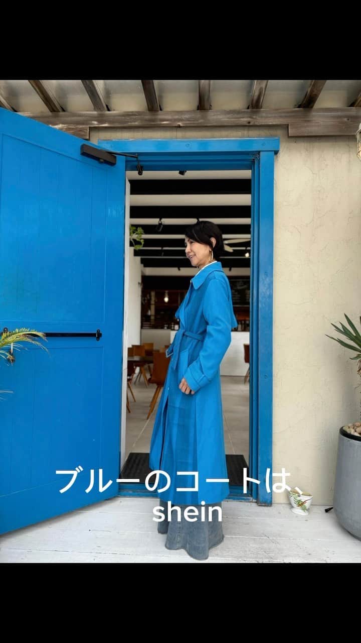 石津香織のインスタグラム：「. 34才年下彼氏との デート❤️は、  カフェ☕️アジト エーゲ海に来た みたいで 素敵💓  お洋服は、 もちろん @shein_japan  @sheinofficial   コート デニム サンダル  全て @shein_japan   ブルーのコートは、 おニュー🙆‍♀️  カフェアジトのブルーに マッチして お気に入り♥️♥️♥️♥️♥️  MOTF PREMIUM ラペルネック ダブルブレスト ベルト オーバーコート 商品番号　21242122 10779円  クーポンあるから 使ってねー♥️  割引クーポン番号： HallowsJP73  割引率：お買い上げ金額1～5,999円まではセール価格より15%OFF、 6,000円以上は20%OFFが適用される。 利用期限：公開日〜11月末日  今、@sheinは、 限定SALE開催中！  今年のハロウィンパーティーは #SHEINhalloweenparty で 決まり！  @shein_japan @sheinofficial   #SHEINhalloweenparty #SHEINforAll #loveshein #a」
