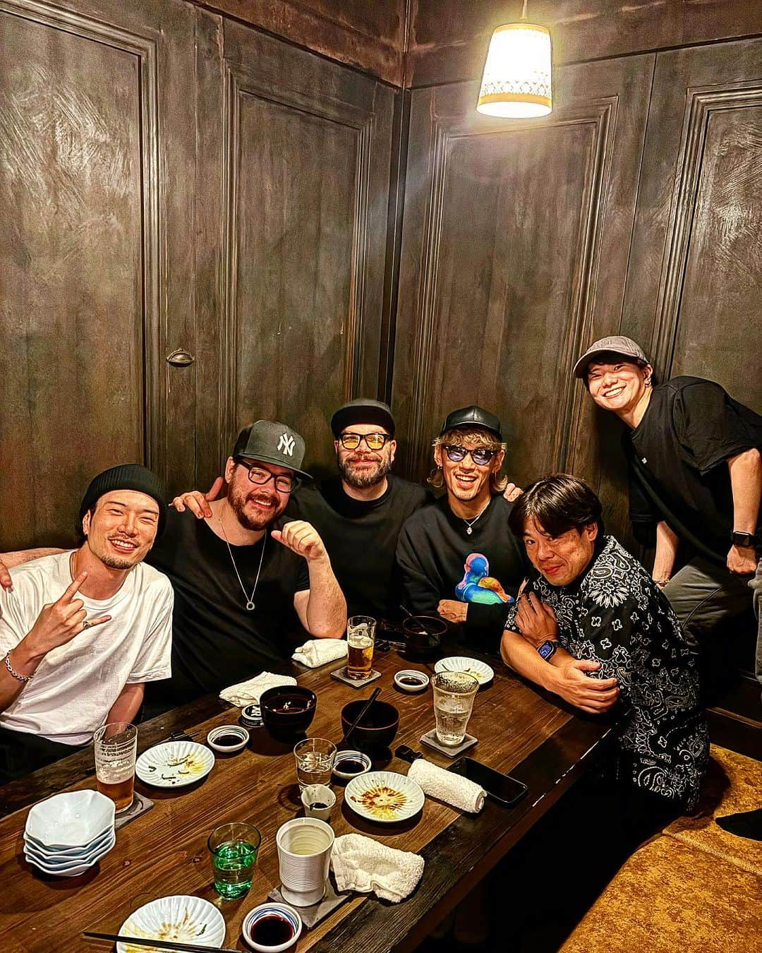 草川瞬さんのインスタグラム写真 - (草川瞬Instagram)「Day 1 of the songwriting session with @andreas_ohrn and @slinkyjimmy , who are visiting Japan from Sweden🇸🇪 We were able to write two great songs! After work, we met up with the staff and our friend @gashima for dinner with everyone. We had a great time and will be able to work hard again tomorrow🔥  スウェーデンから来日中の AndreasとJimmyとセッションDay1 最高な曲を2曲も作る事が出来ました 仕事を終えてからは スタッフと仲間のガッシーも合流して 皆で会食を 素敵な時間を過ごせて また明日から頑張れそうだ」10月2日 22時08分 - shunkusakawa