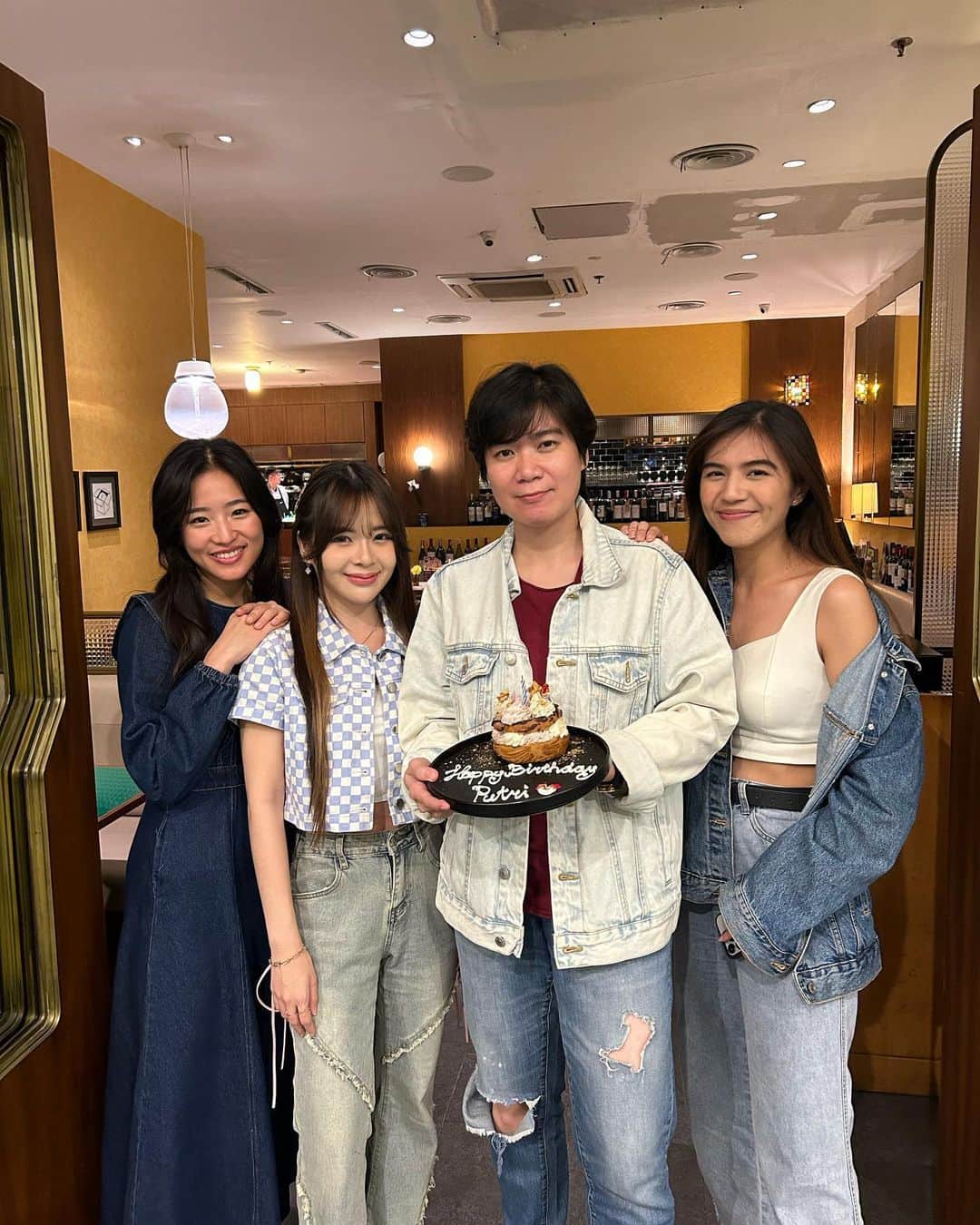 仲川遥香のインスタグラム：「HBD kak putri 🎂🫶🏻 Love uuuuuu❤️  #indonesia #jakarta #HBD #ジャカルタ生活 #お誕生日おめでとう #🎂」