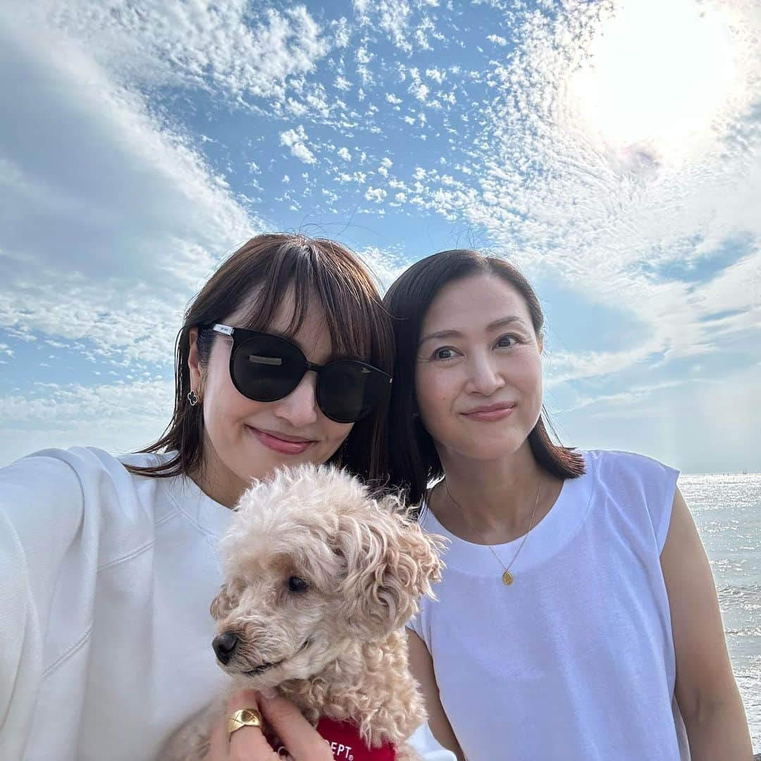 矢田亜希子さんのインスタグラム写真 - (矢田亜希子Instagram)「昨日は相沢さんと突然海行こうか！となり、行って来ました❣️ 約束もせず気軽に行ける気楽さ🫶最高🫶💕 #ドライブ#海#もなちゃんもずっと一緒#リフレッシュ#お兄ちゃんは撮影中でした#私のお芋ブームはまだ続いています#芋スイーツ #相沢さん#喋り続けてあっという間の1日」10月2日 22時11分 - akiko_yada