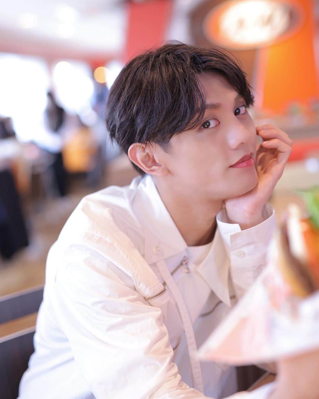 高橋怜也のインスタグラム：「10月。  食べる？ 的な。」