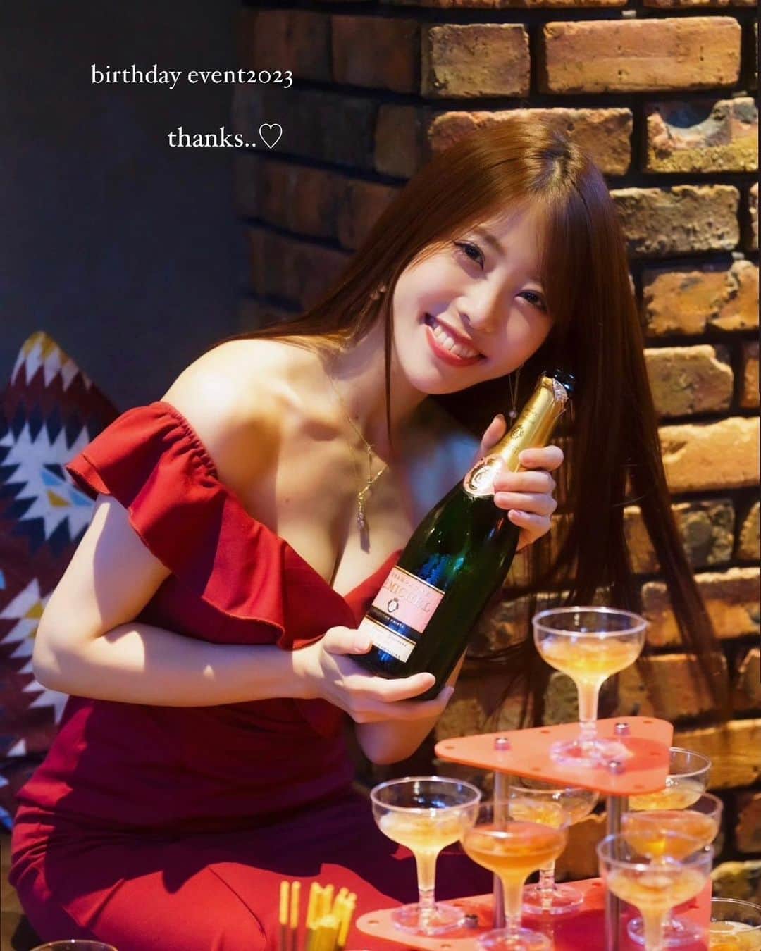 白石みずほさんのインスタグラム写真 - (白石みずほInstagram)「_💎birthday event2023💎  大人になったので ドレスなんて着ちゃって 珍しくお化粧もバシッとして 例年に比べてお酒の量も減らしたし みんなとしっぽり？と大人な会を試みましたけど、、 やっぱりたっっのしくて いつも通り終始ワイワイしましたね🥰  お誕生日月が終わってしまってさみしいよお😔 でも、今年もイベントとかで何回もお祝いしていただけて幸せでした💎皆さんいつも本当にありがとう🍾  今回もお手伝いしてくれたなおちゃんには、 毎度お世話になりすぎていて本当頭が上がりません🙇‍♀️ これからもお世話してね。笑 @bigbears0521   アクセサリーはしっかりcharMe.の新作で🥰 ドレスにも合うね👗かわいい @charme.__official   #それでは皆様 #10月もよろしくお願いします」10月2日 22時15分 - mizuhoshiraishi
