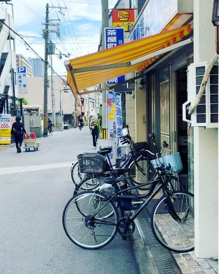 金村義明のインスタグラム：「姫路からホテル竹園へ！ カネ号駐車して、新快速で大阪へ 茶屋町鍼灸整骨院で三時間みっちり治療❤️‍🩹していただき 毎日放送へ！金村義明のええ加減にセェー生放送終わり 暑気払い会食！ 福島のたけもと屋へ！ 番組仲間と、前もって注文していたカンジャンケジャン 肉のたたき、名物てっちゃん鍋と またたけもとやからの還暦シャンパンいただきダイエット中もあって、麦ソ大ジョッキ飲み過ぎた！ 1番最初に、ギブアップ、新快速で芦屋戻ってサウナ入って汗絞り出して、水分とって寝ます」