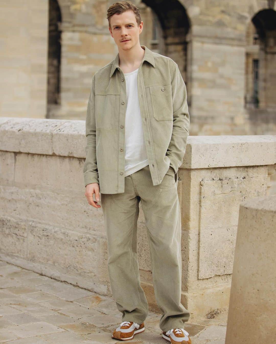 パトリック・ギブソンのインスタグラム：「@loewe @jonathan.anderson   📸: @claireguillon」