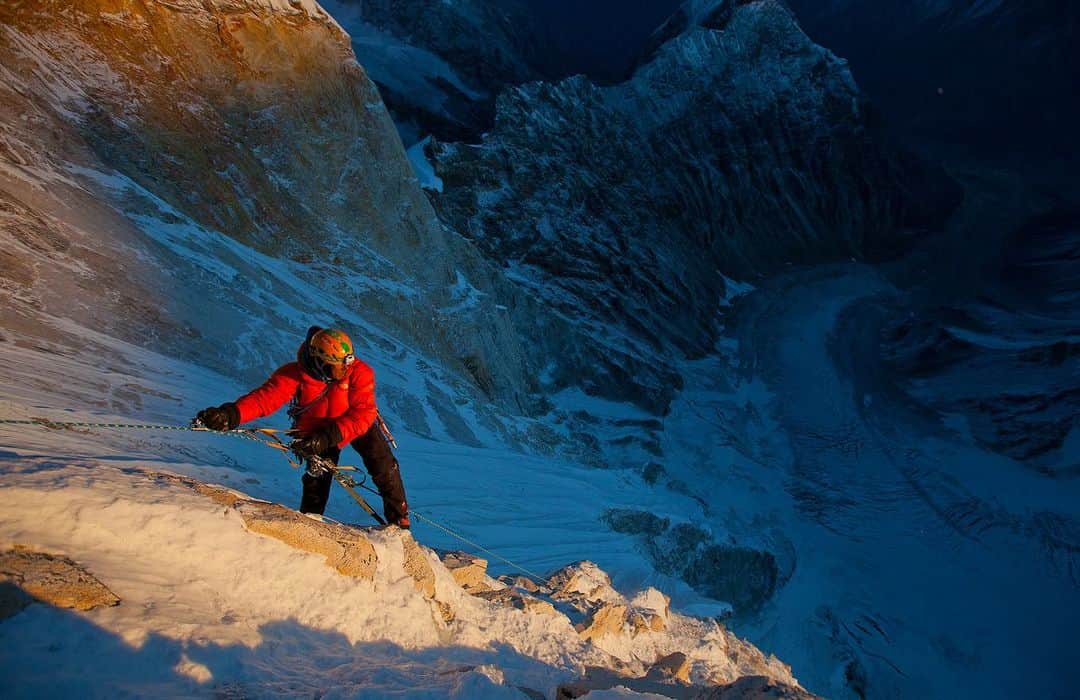 ジミー・チンのインスタグラム：「12 years ago today…  I always remember because it’s also Gandhi’s birthday. An auspicious day indeed…  One of many dreams achieved w @conrad_anker and a cherished moment w @renan_ozturk .  1st photo by @renan_ozturk   @thenorthface @merufilm」