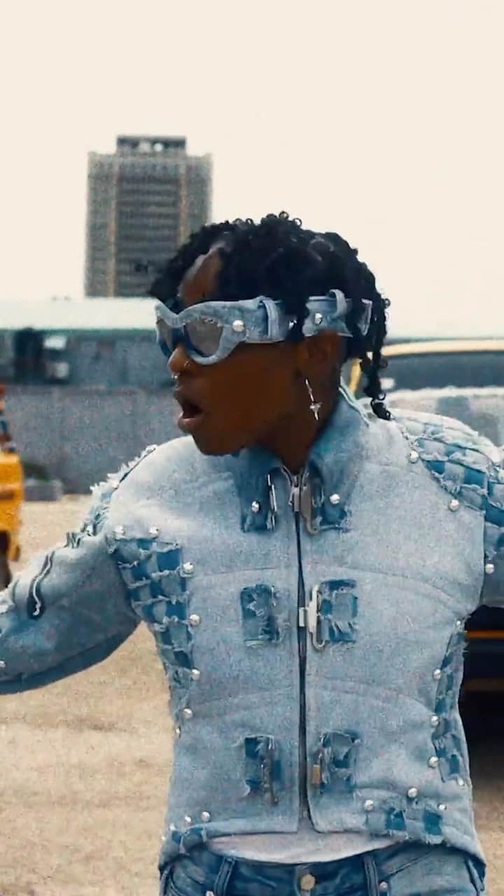 ヴィクトリアズ・シークレットのインスタグラム：「BRB, immediately adding @wavythecreator’s latest song to our most-listened-to playlist.   Want to learn more about the House of Lagos? You can watch the full-length special of #TheTour23 on @primevideo in partnership with @amazonfashion NOW.   In 2021, Victoria’s Secret began a journey. The goal was to give a new generation of creatives from around the world the opportunity to tell their stories and see their creations brought to life on the world stage. The platform? The Tour ’23. This film is theirs.   The House of Lagos:  @bubuogisi: Fashion Designer, Artist, & Creative Director.  @korty_eo: Director   @eloosunde: Artist  @ashh.ok: Artist  @wavythecreator: Artist   The Tour ‘23 Film:  @lolaparteloliva: Director  @ariwegner: Cinematographer  @partel.oliva: Creative Direction @pulsefilms: Production」