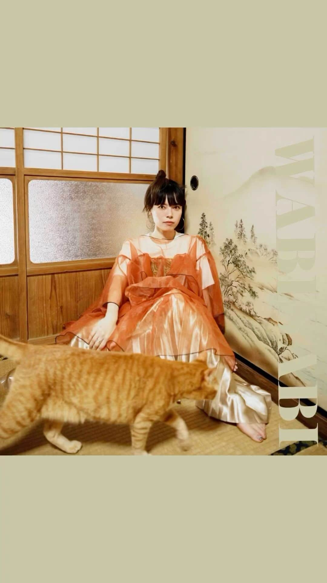 NIKIIEのインスタグラム：「nikiie 新曲「WABISABI」10/4配信リリース決定！ 🍂🇯🇵👘🐈  Drum programming by JAYTWOL @jujuclubfringues  Mixed & mastered by Takayuki Noami a.k.a. Tia Rungray(Non-REM Studio) @tiarungray  Photograph by Kenji Agata @kenji_agata  Costume by Kaho Iwaki @kaoiwaki  Special thanks to @ide_ayaka_official   #nikiie #wabisabi #gingercat #ssw #新曲」