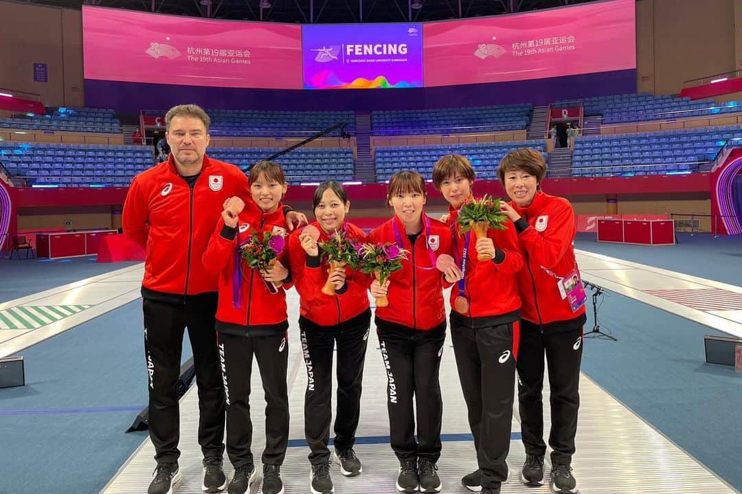 東晟良さんのインスタグラム写真 - (東晟良Instagram)「Asian games in China 2023 🇨🇳🤺 個人6位、団体3位🥉  2回目のアジア大会、前大会より良い結果で終わることができませんでした…🥲 12月から始まるワールドカップに向けてこれから準備していきます！  これからも応援よろしくお願いします！  Credit:@aflosport」10月2日 22時44分 - serafencing