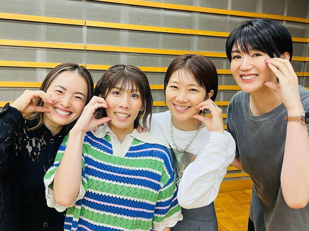 清澤恵美子のインスタグラム：「素敵な人たちと共に過ごせる時間はあっという間に過ぎ去っていく🥹 チームのみんなの存在に何度も助けられてます！！ あと少し、もう少し、私の声よ、出ておくれ。🎤　頑張ろう✊ #チームソプラノ　#オールスター合唱バトル」