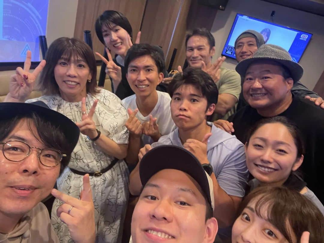 美濃輪育久（ミノワマン）のインスタグラム：「フジテレビ 第三回 オールスター合唱バトル 優勝目指して、皆で集まって喉トレ！  皆様、絶好調です。  #宇宙超人ミノワマンZ#木島タロー#DUC#吉田沙保里#安藤美姫#オールスター合唱バトル#フジテレビ#栗原恵#渡辺直由#成田童夢#星野昴#豊ノ島#喉トレ#アスリート合唱団#」